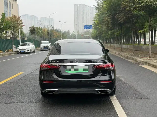 Mercedes-Benz E-Class — Фото автомобиля 8