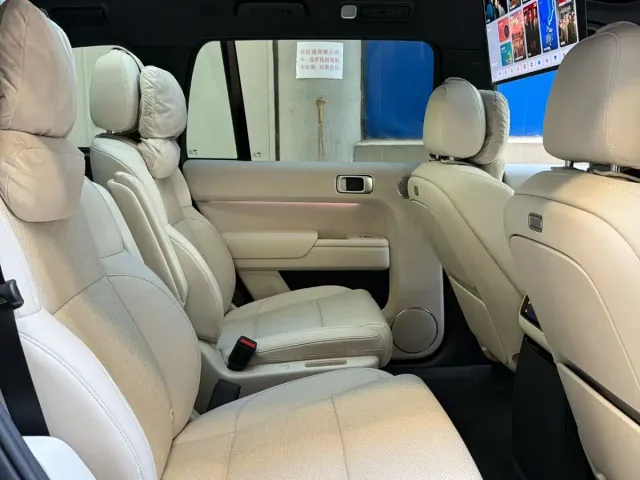 Li Auto L9 — Фото автомобиля 9