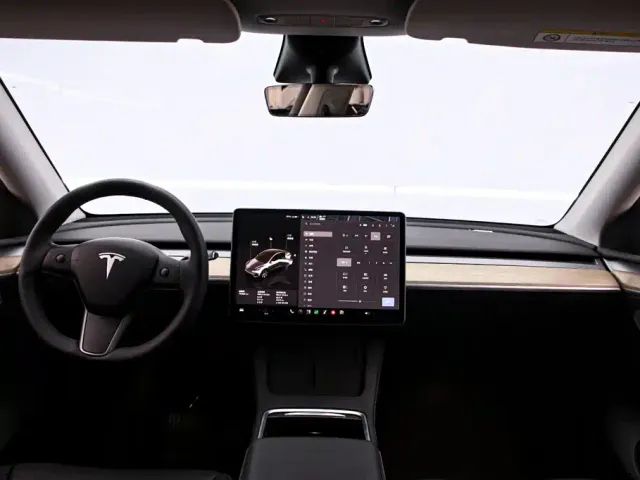Tesla Model Y — Фото автомобиля 5