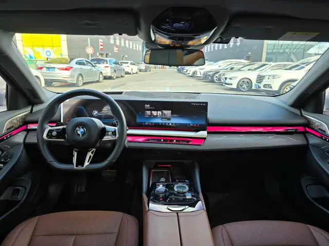 BMW 5 Series — Фото автомобиля 13