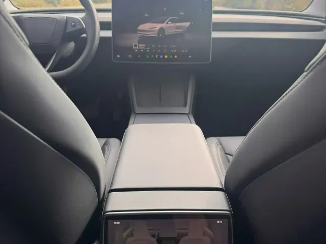 Tesla Model 3 — Фото автомобиля 7