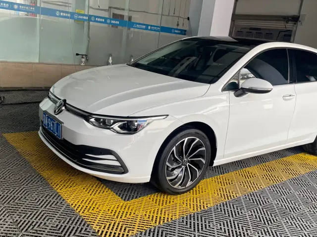 Фотография автомобиля — Volkswagen Golf