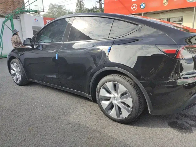 Tesla Model Y — Фото автомобиля 20