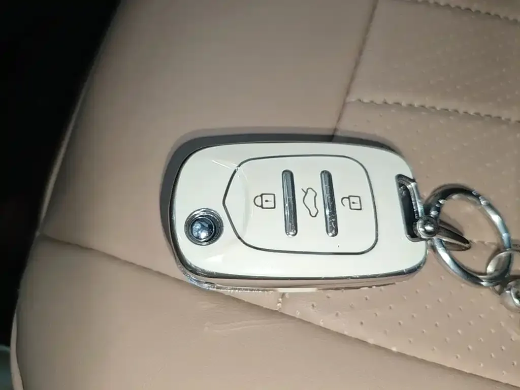 Wuling Motors Hongguang MINIEV 2025 4-Door Advanced — Фото автомобиля 8