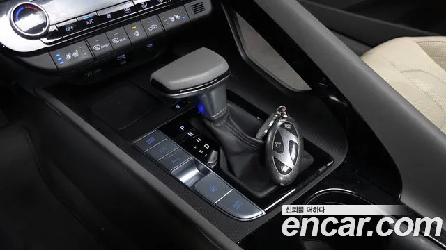 Hyundai AVANTE Inspiration — Фото автомобиля 9