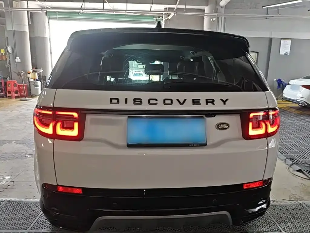 Land Rover Discovery Sport 2024 Luxury Custom Edition — Фото автомобиля 5