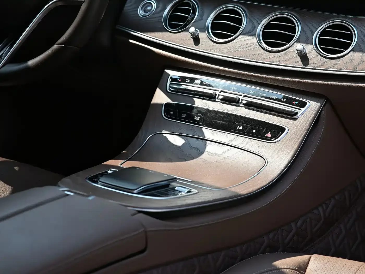 Mercedes-Benz Mercedes-Benz E-Class 2023 E 300 L Fashion — Фото автомобиля 8