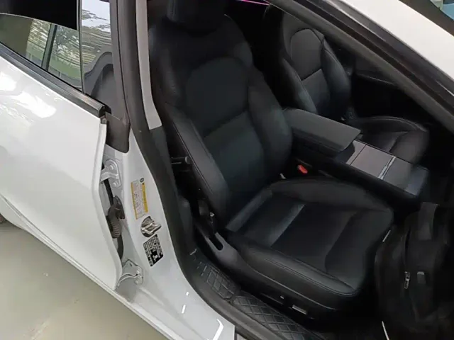 Tesla Model 3 — Фото автомобиля 24