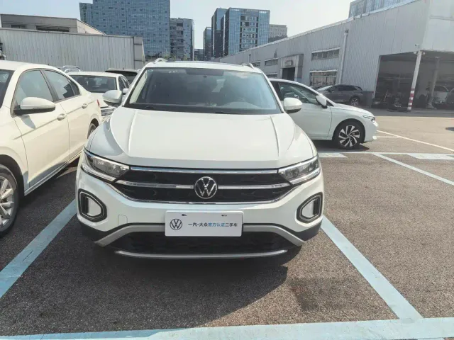 Volkswagen T-Roc — Фото автомобиля 2