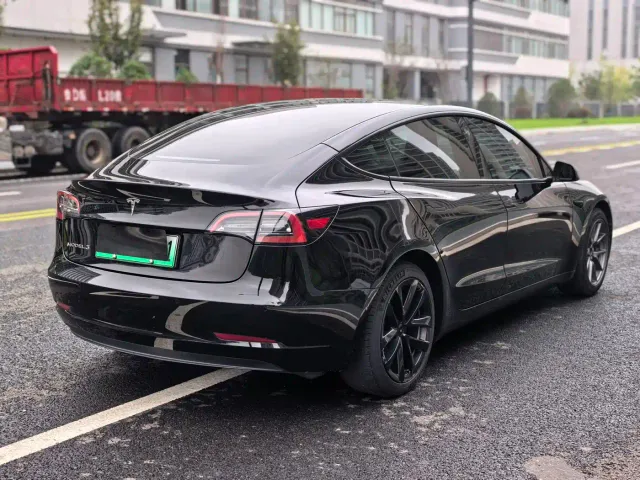 Tesla Model 3 — Фото автомобиля 7