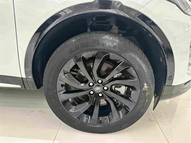 Land Rover Discovery Sport — Фото автомобиля 5