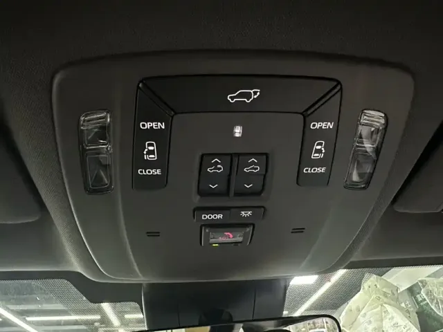 Toyota Sienna — Фото автомобиля 18