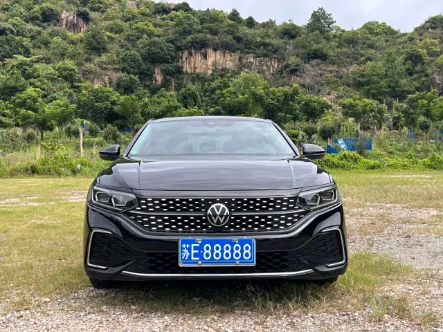 Volkswagen Passat — Фото автомобиля 2