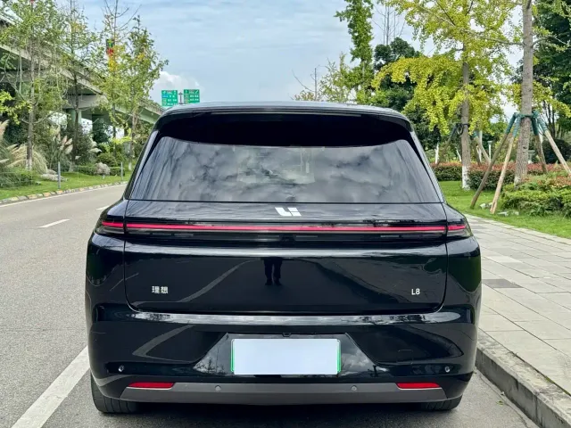 Li Auto L8 — Фото автомобиля 8