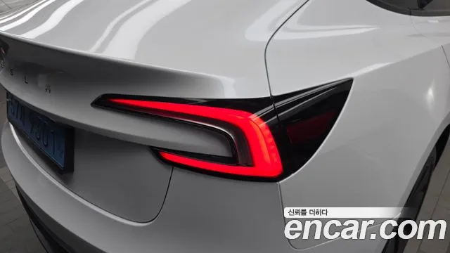 Tesla Model 3 — Фото автомобиля 18