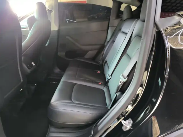 Tesla Model Y — Фото автомобиля 16