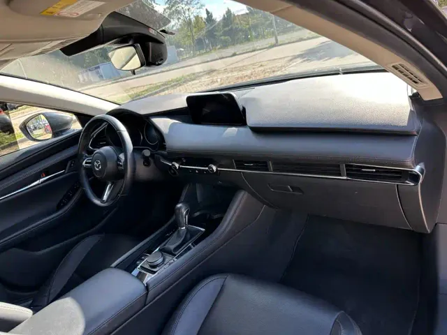 Mazda Axela — Фото автомобиля 16