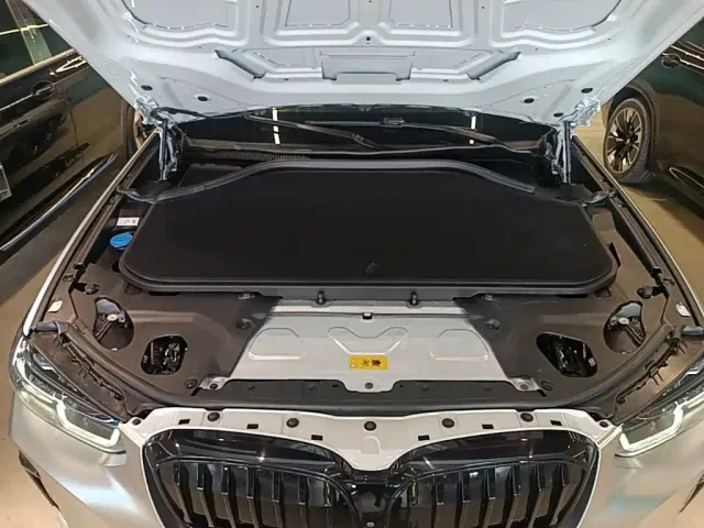 BMW iX3 — Фото автомобиля 19