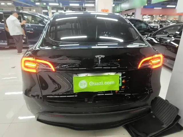 Tesla Model Y — Фото автомобиля 5