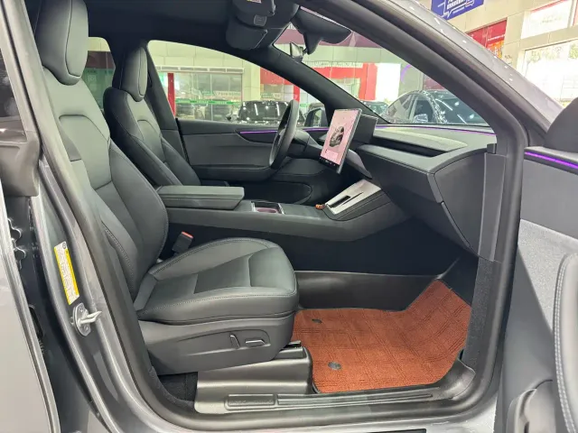 Tesla Model Y — Фото автомобиля 15