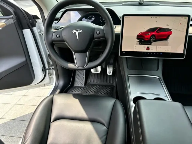 Tesla Model Y — Фото автомобиля 7