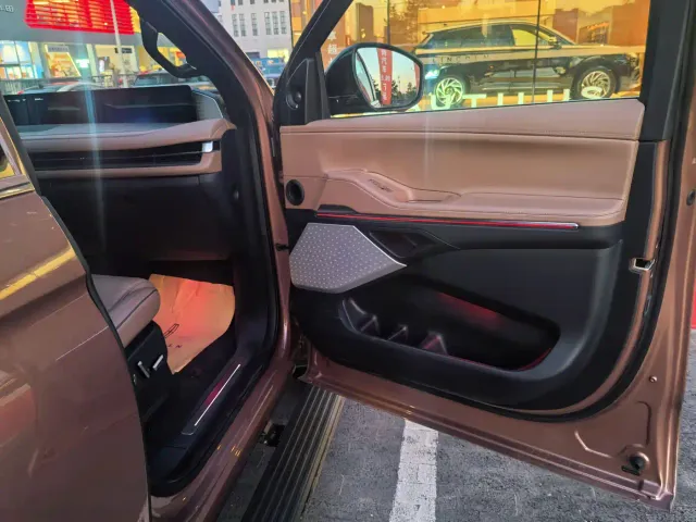 Lincoln Navigator — Фото автомобиля 14