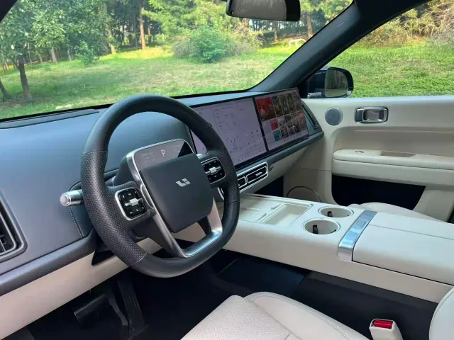 Li Auto Li Auto L6 2024 Pro — Фото автомобиля 7
