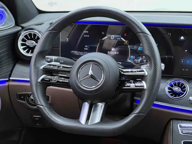 Mercedes-Benz E-Class — Фото автомобиля 20