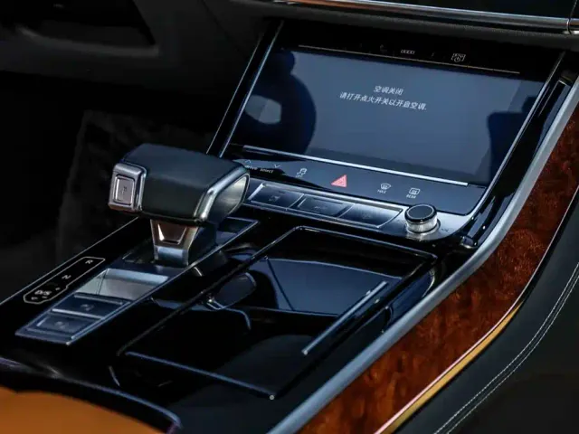 Audi A8 — Фото автомобиля 15