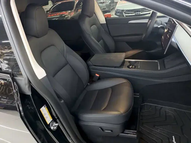 Tesla Model Y — Фото автомобиля 24