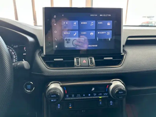 Toyota RAV4 — Фото автомобиля 5