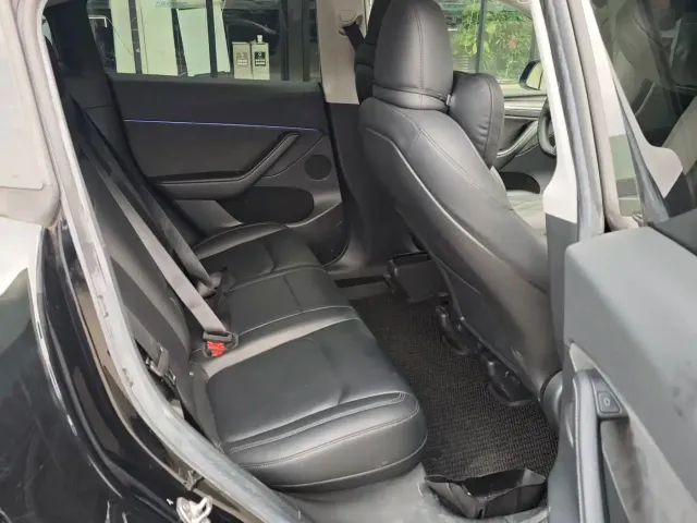 Tesla Model Y — Фото автомобиля 11