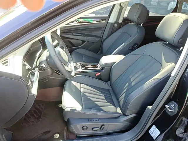 Volkswagen Passat — Фото автомобиля 14