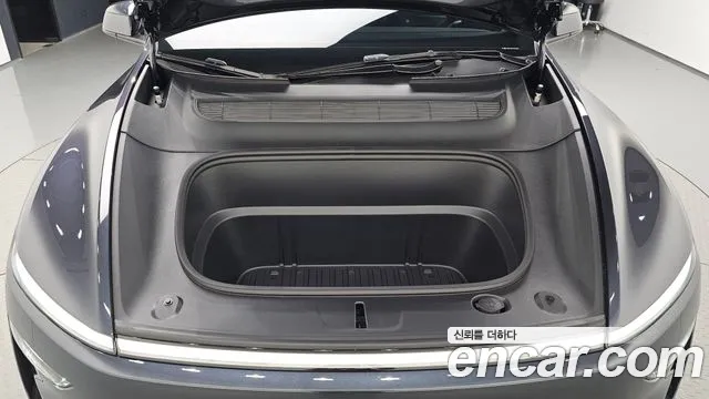 Tesla Model Y — Фото автомобиля 9