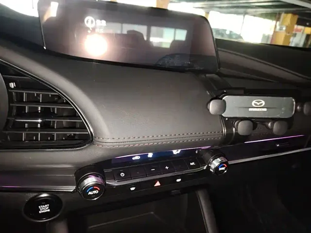 Mazda Axela — Фото автомобиля 12