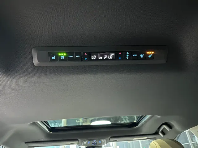 Toyota Sienna — Фото автомобиля 9
