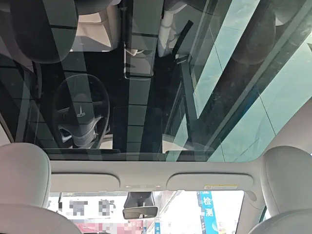 Tesla Model Y — Фото автомобиля 17