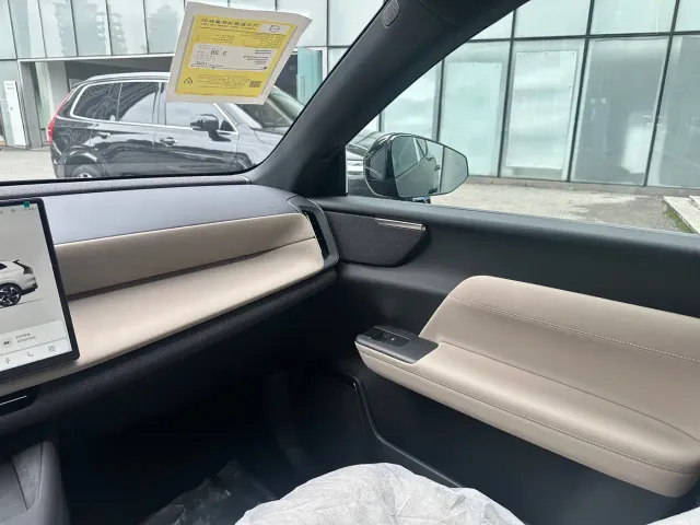 Volvo XC70 Plug-in Hybrid — Фото автомобиля 11