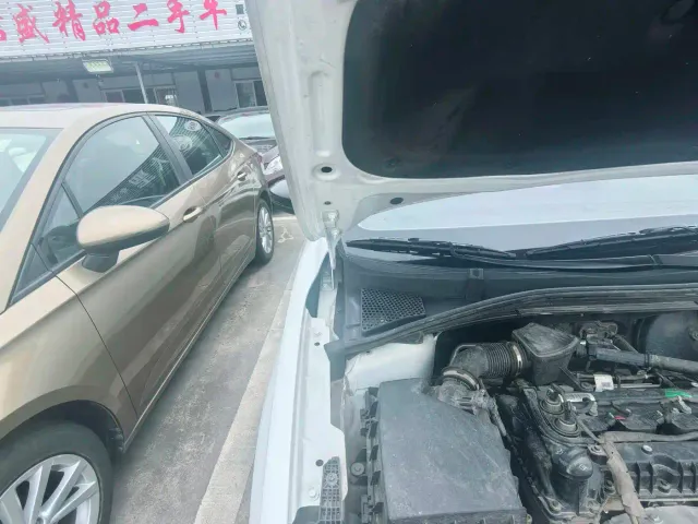 Roewe i5 — Фото автомобиля 21