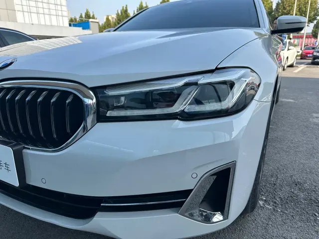 BMW 5 Series — Фото автомобиля 14