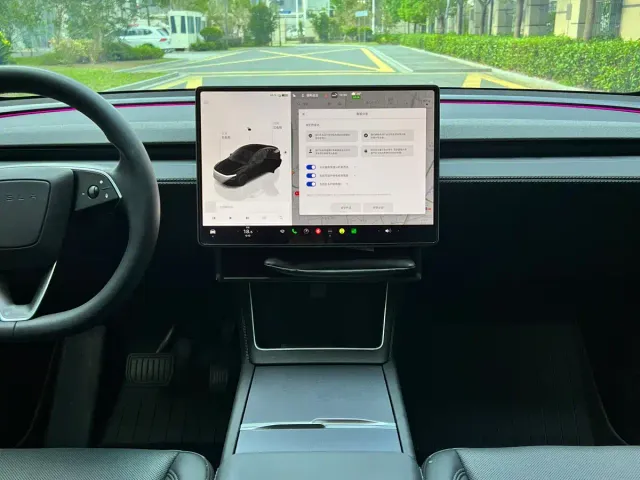 Tesla Model Y 2025 Rear-Wheel Drive — Фото автомобиля 9