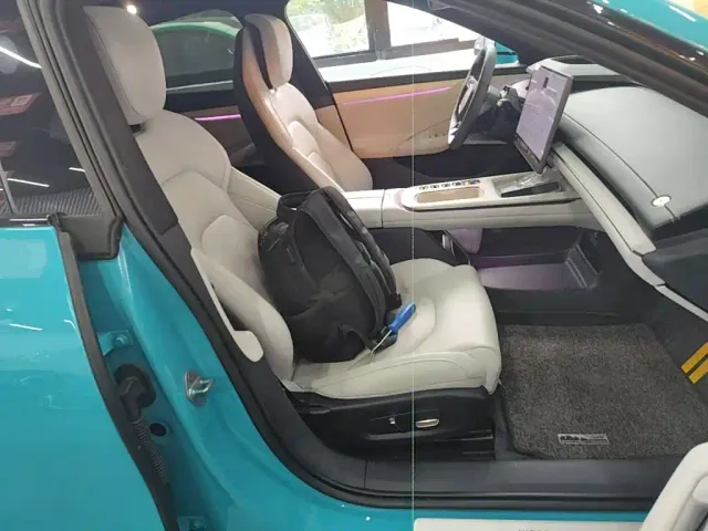 Xiaomi SU7 — Фото автомобиля 24
