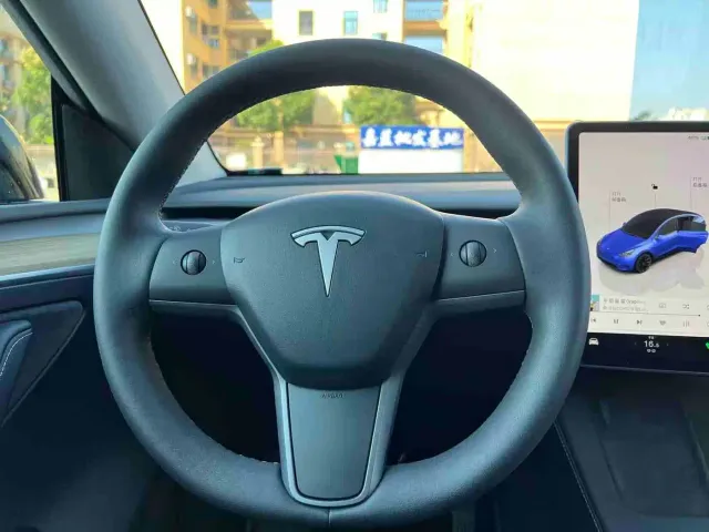 Tesla Model Y — Фото автомобиля 17
