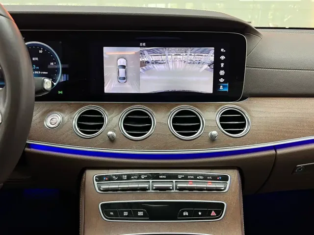 Mercedes-Benz E-Class — Фото автомобиля 13
