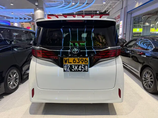 Toyota Alphard — Фото автомобиля 26
