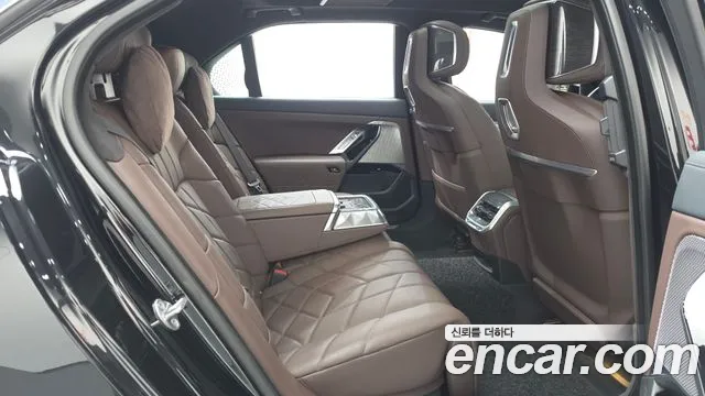 BMW 7 Series G70 — Фото автомобиля 17