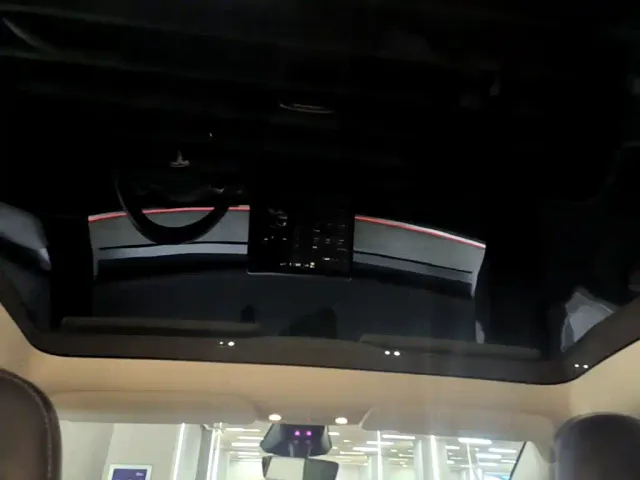 Tesla Model Y — Фото автомобиля 17