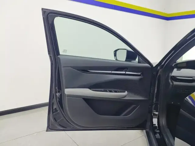 Changan Changan UNI-V 2022 1.5T Premium Model — Фото автомобиля 7