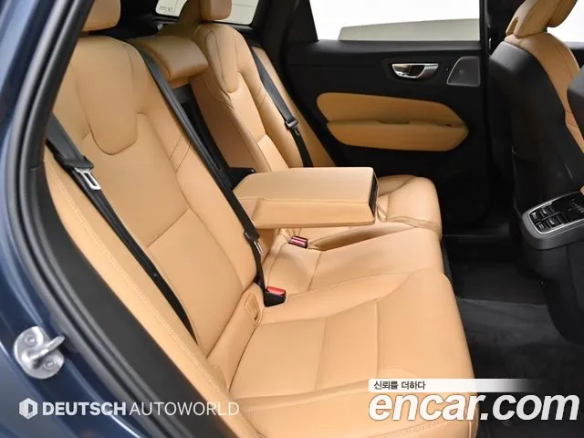 Вольво XC60 — Фото автомобиля 12
