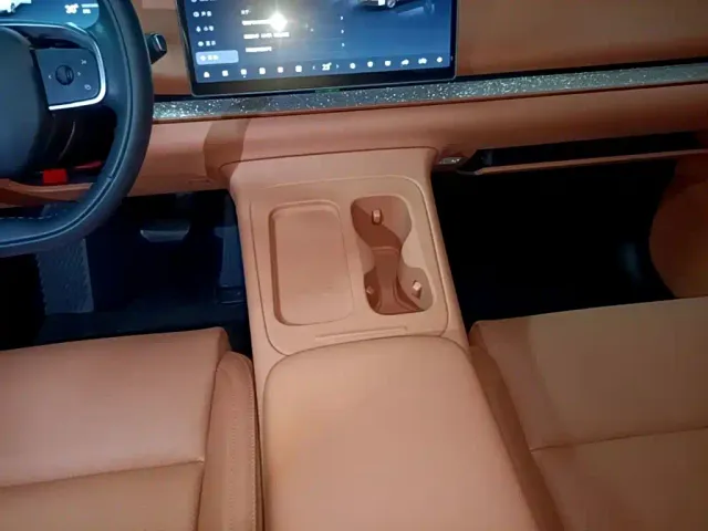 Leapmotor C10 — Фото автомобиля 13
